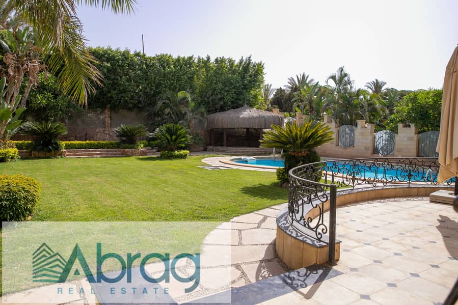 For sale standalone villa with swimming pool 550 buildings + 950 m finishing land in Al Shorouk 2000 Compound 7