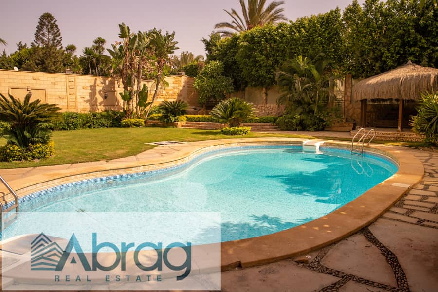 For sale standalone villa with swimming pool 550 buildings + 950 m finishing land in Al Shorouk 2000 Compound 8