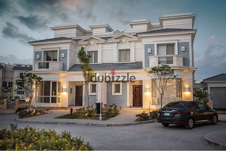 "Finished townhouse for immediate delivery in Mountain View 4, Mountain View, located in front of New Giza with a view of the pyramids. " 4