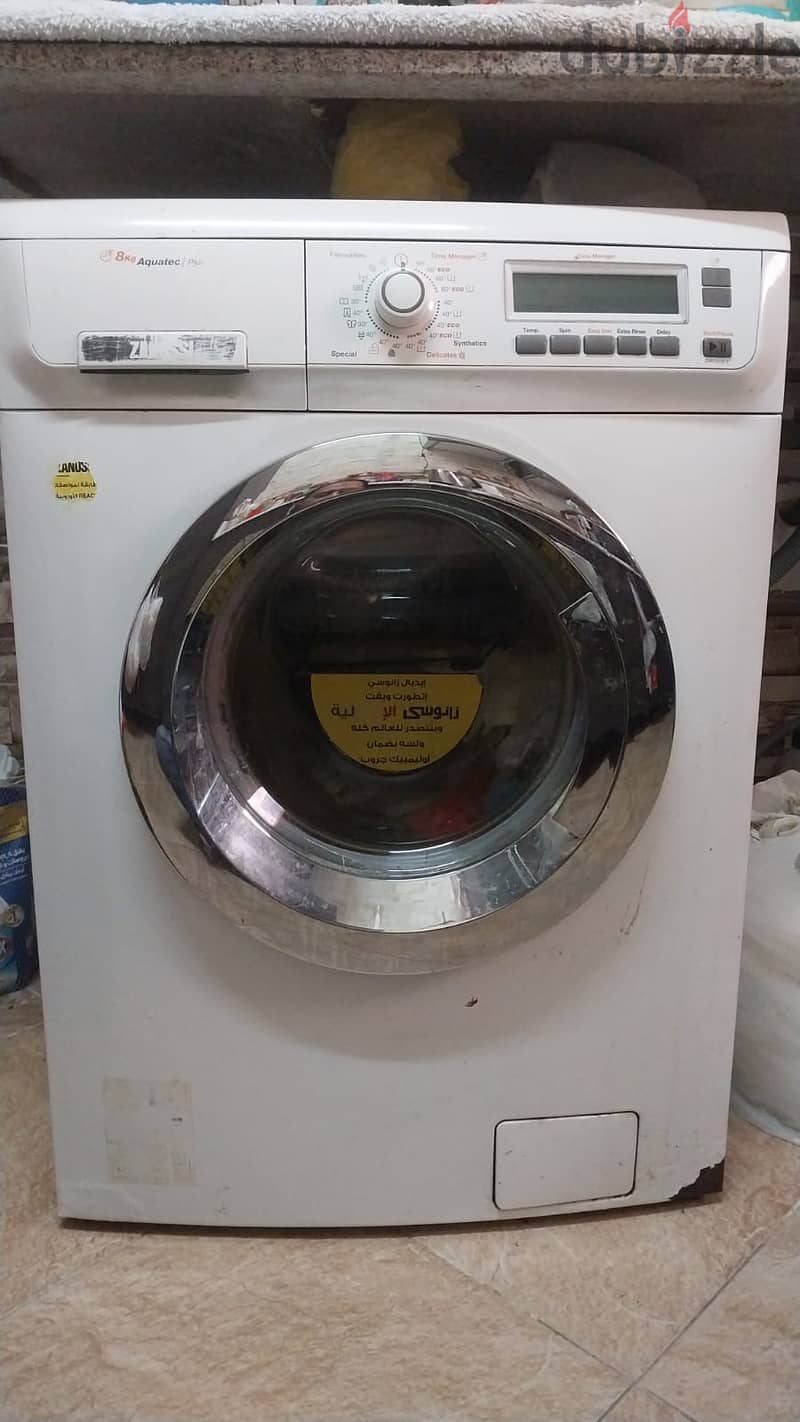 8kg frontload White Zanussi washing machine 1