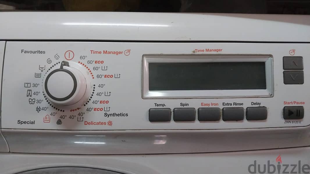 8kg frontload White Zanussi washing machine 2