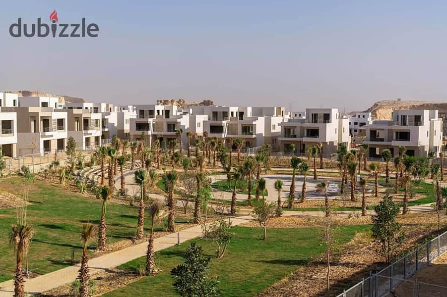 للبيع فيلا 220م مستقلة Tybe M داخل كمبوند The Crown Palm Hills 0