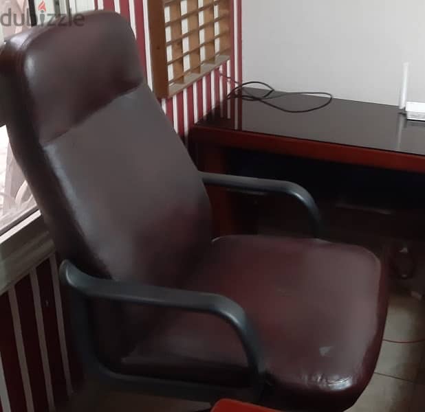 Office Desk + Chairs 9