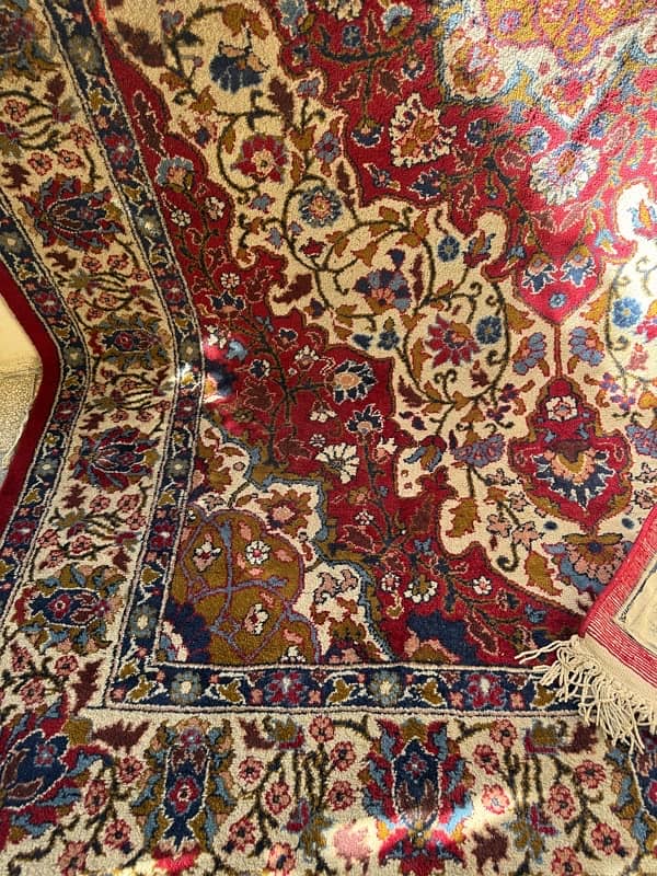 hand made carpet 0