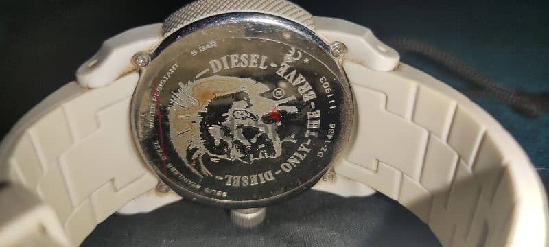 ساعة ديزل اصلي لون ابيض Diesel Original Watch 3