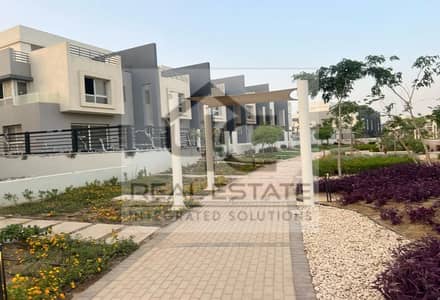 Prime location Town house middle with installments for sale in Hyde Park