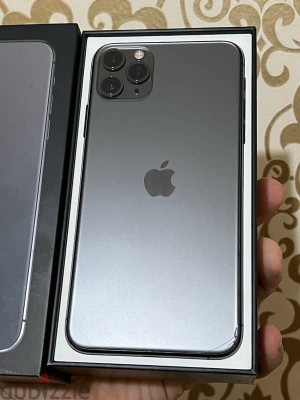 iPhone 11 Pro Max 256gb ايفون ١١ برو ماكس 1