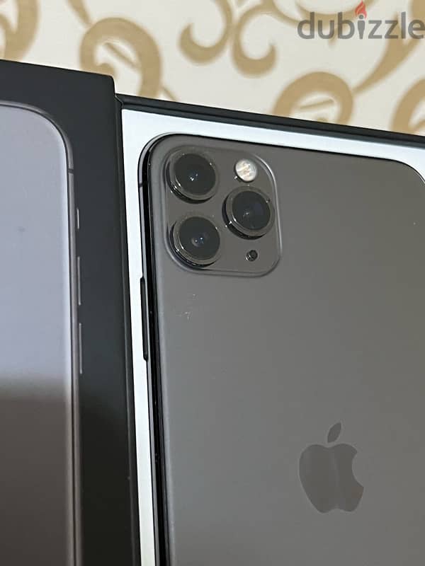 iPhone 11 Pro Max 256gb ايفون ١١ برو ماكس 2