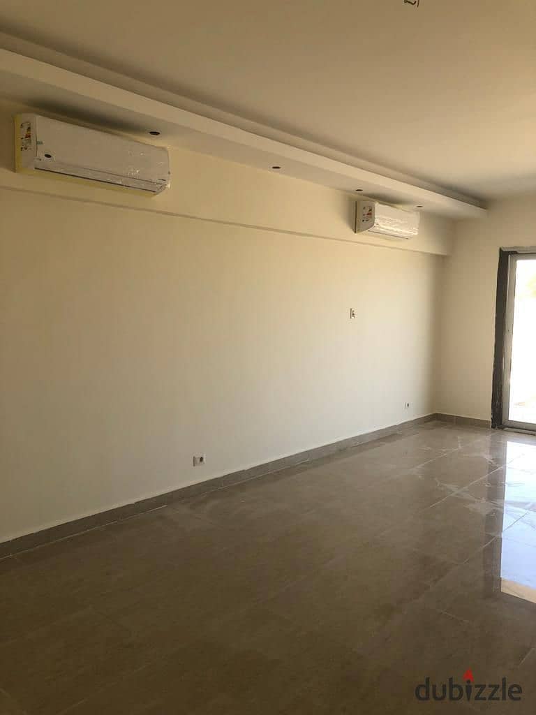 اقل سعر في السوق مازونت نص فرش للبيع في هايد بارك التجمع Town sale Hyde park 1