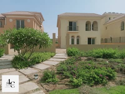 For sale villa standalone 374m classic 5 bedrooms  with lowest down payment and installments in compound hyde park