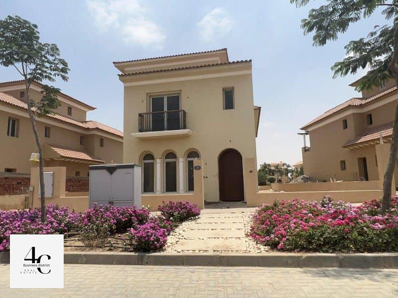 For sale villa standalone 374m classic 5 bedrooms  with lowest down payment and installments in compound hyde park 1