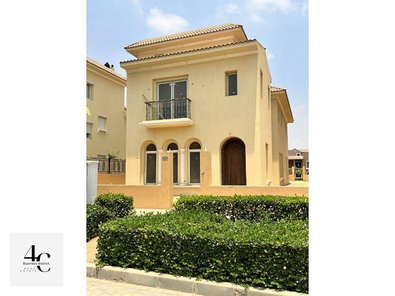 For sale villa standalone 374m classic 5 bedrooms  with lowest down payment and installments in compound hyde park 3