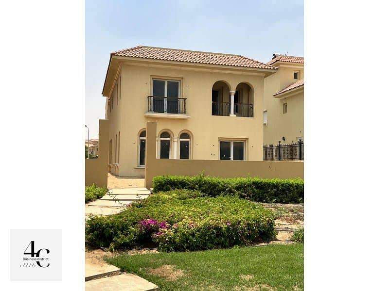 For sale villa standalone 374m classic 5 bedrooms  with lowest down payment and installments in compound hyde park 7