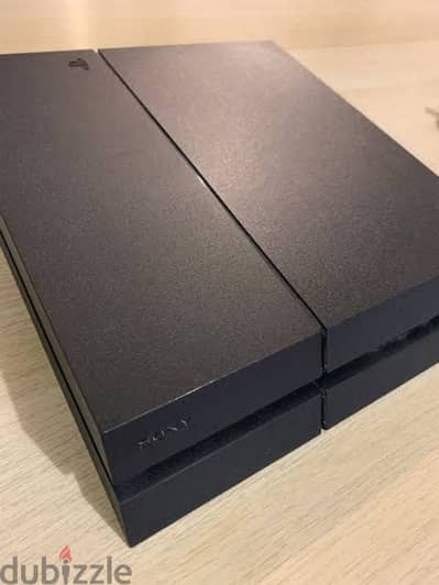 Playstation 4 Fat للبيع و معاه دراعين