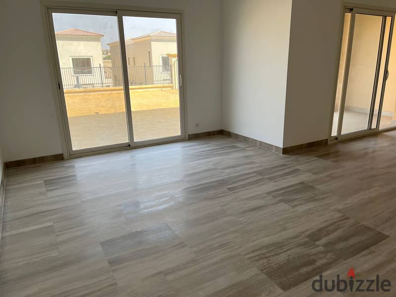 Townhouse for sale, building area 300 m, land area 300 m, 4 bedrooms, 4 bathrooms, private garage, wonderful view, spacious areas, semi-furnished, sup 3