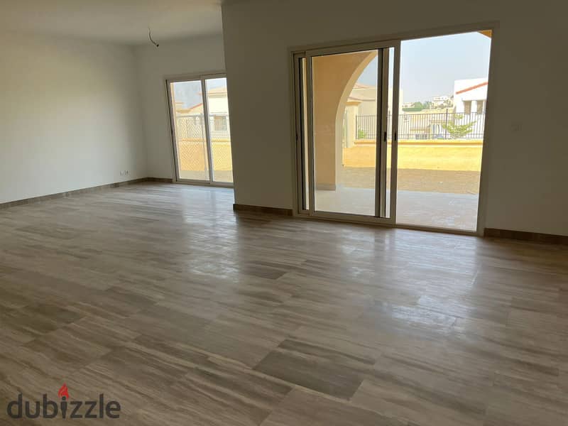 Townhouse for sale, building area 300 m, land area 300 m, 4 bedrooms, 4 bathrooms, private garage, wonderful view, spacious areas, semi-furnished, sup 4