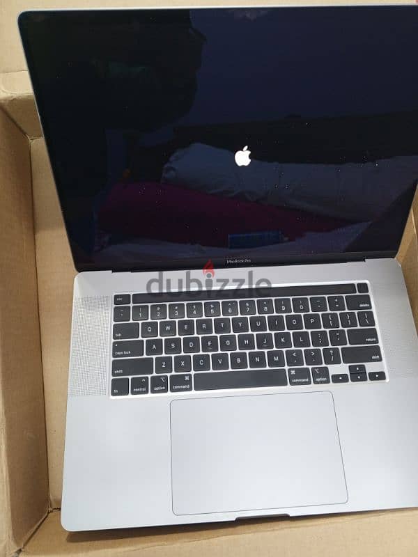 MacBookpro16inch i9 octacore 64ddr4 ssd500 amd5500m 4ddr6 1