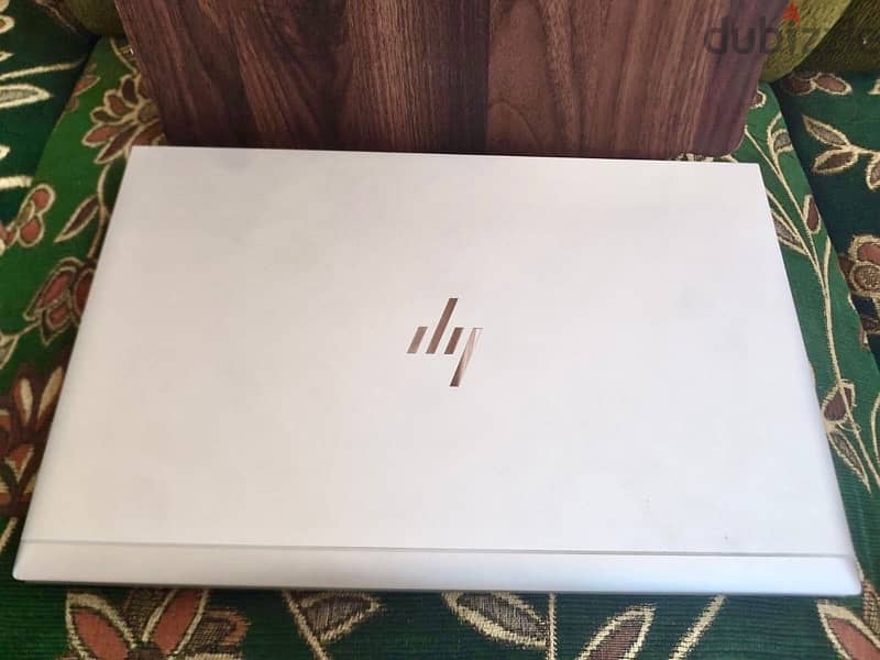 لابتوب hp فضي 5