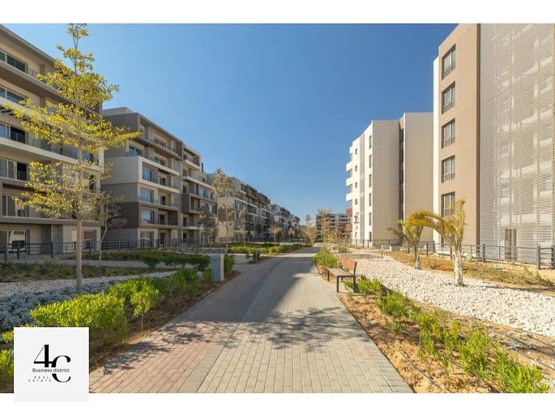 Apartment corner 172m the lowest price in market prime location on a lagoon fully finished with air conditioners installments in Palm Hills New cairo 4