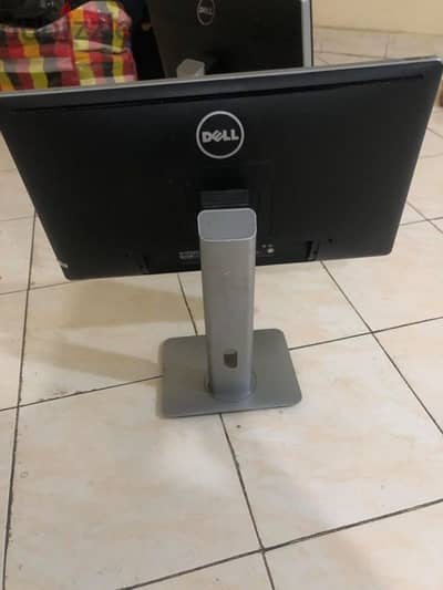 شاشات كمبيوتر 17 بوصه dell بحاله جيده