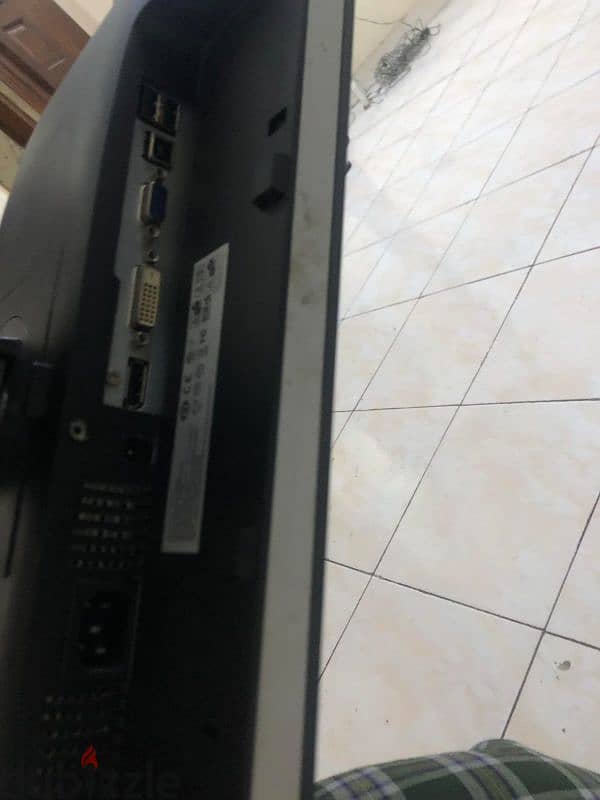 شاشات كمبيوتر 17 بوصه dell بحاله جيده 6