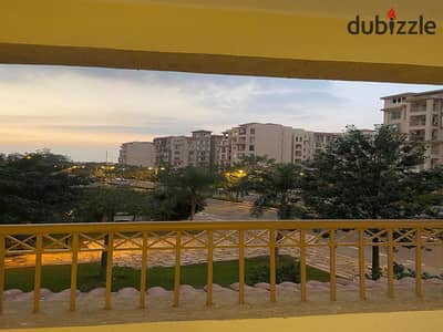 In Madinaty, a vacant apartment for rent, area of ​​205 square meters, view garden, in front of Metro Market and El-Ezaby Pharmacy, steps to Open Air