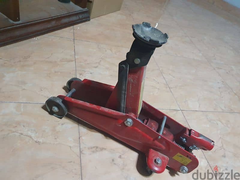 Couric hydraulic car jack | كوريك تمساح ١ طن حالة الجديد 4