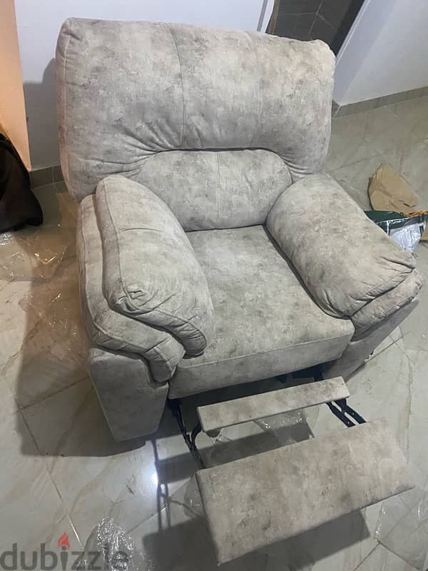 Lazy Boy recliner grey chair in good condition. 1