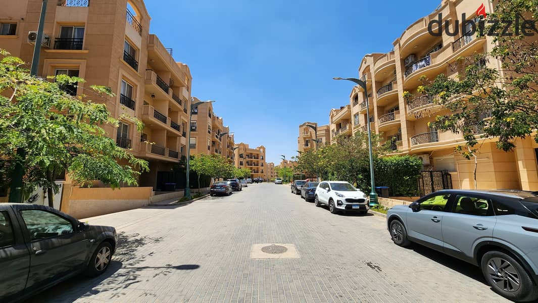 Penthouse, close to receipt, with installments over 7 years, in Sheikh Zayed 5