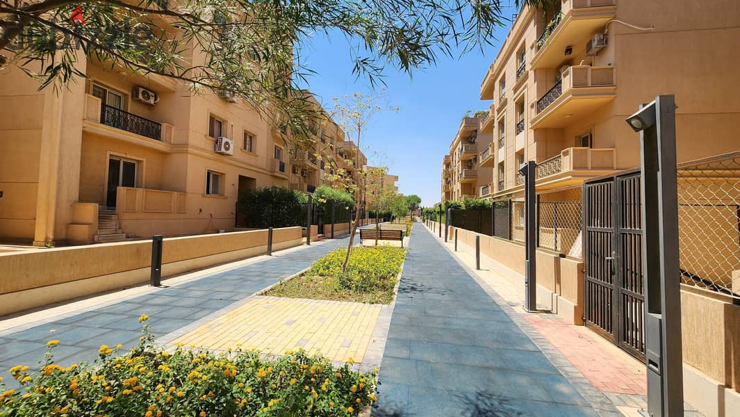 Penthouse, close to receipt, with installments over 7 years, in Sheikh Zayed 6