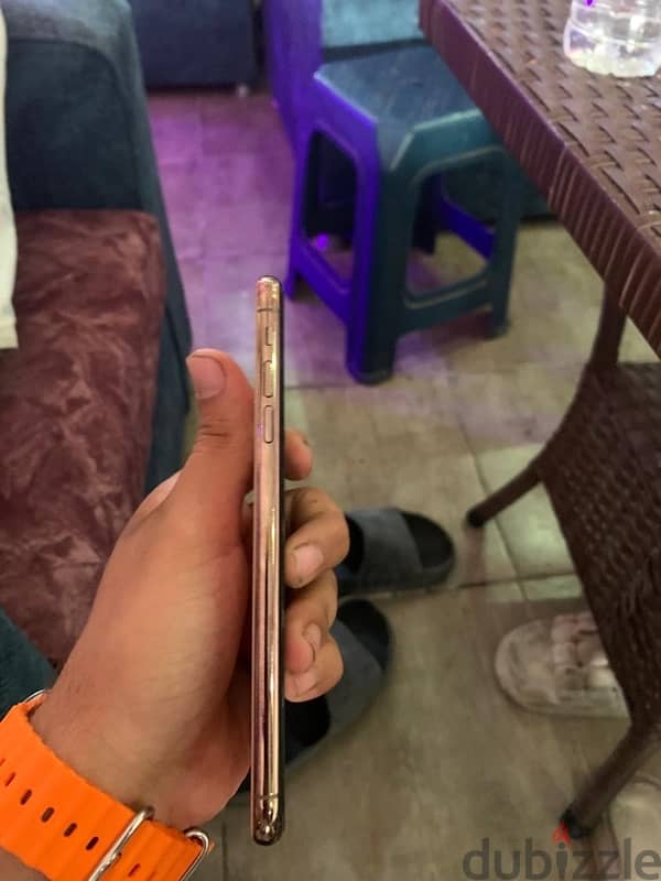 آيفون xs max 4