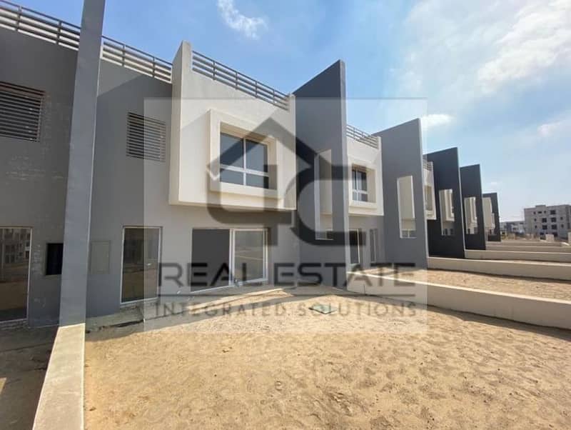 Bahri apartment with private garden with a 4,5 down payment and a long installment, for sale in Hyde Park Compound - View Landscape 1