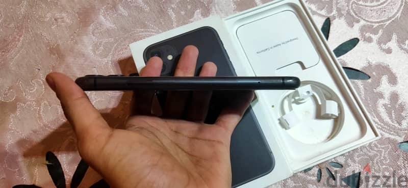 iPhone 11 black 4