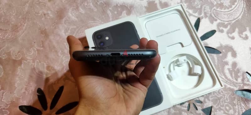 iPhone 11 black 5