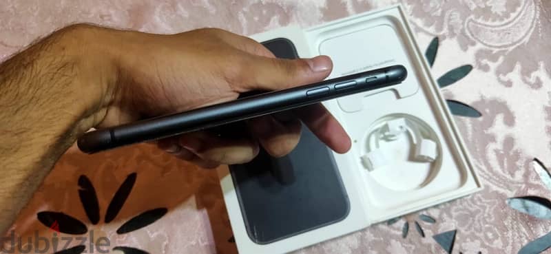 iPhone 11 black 6