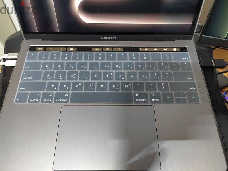 macbook pro 2018 core i7 16 giga ram storge 256 giga 3