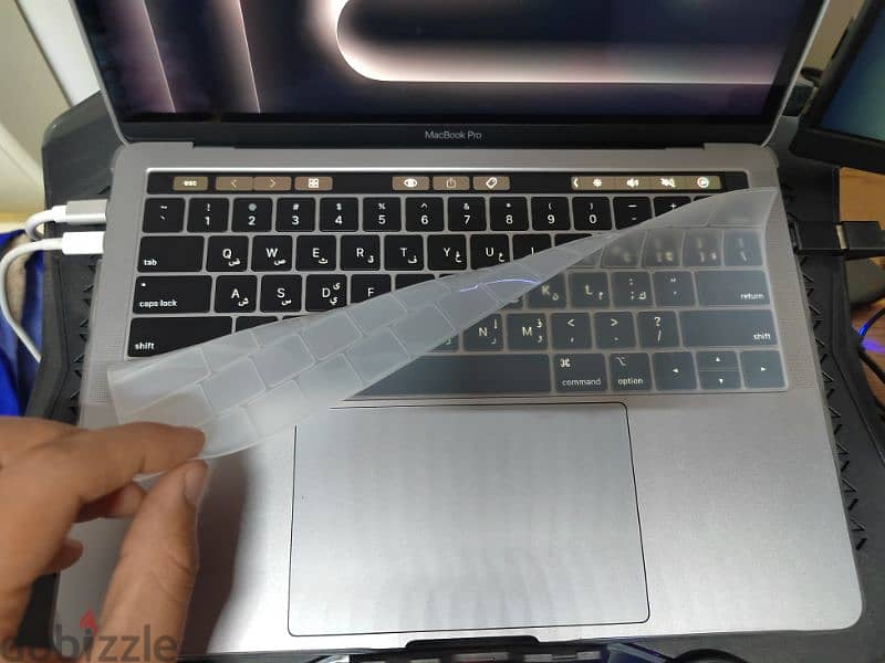 macbook pro 2018 core i7 16 giga ram storge 256 giga 4