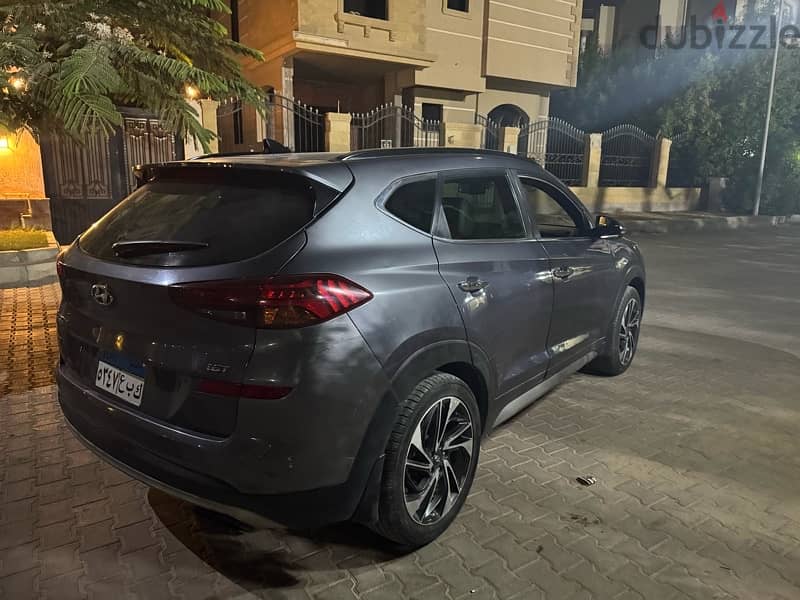 Hyundai Tucson 2019 1.6T - Red Floor 3