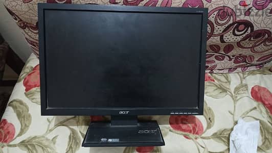 شاشة ACER 19 بوصة LCD بحالة جيدا استعمال خفيف جدا