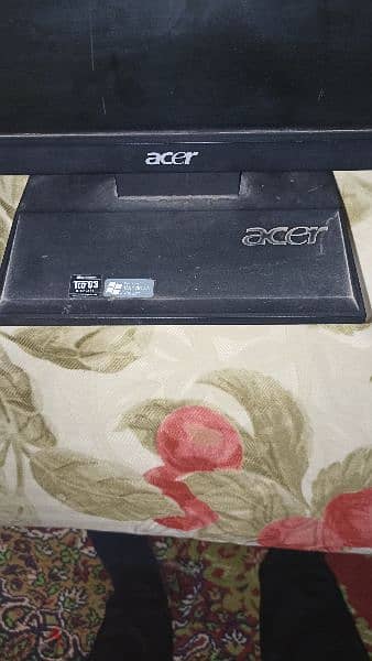 شاشة ACER 19 بوصة LCD بحالة جيدا استعمال خفيف جدا 3