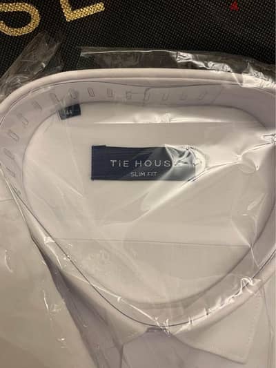 TIE HOUSE WHITE classic SHIRTS  size 44 new