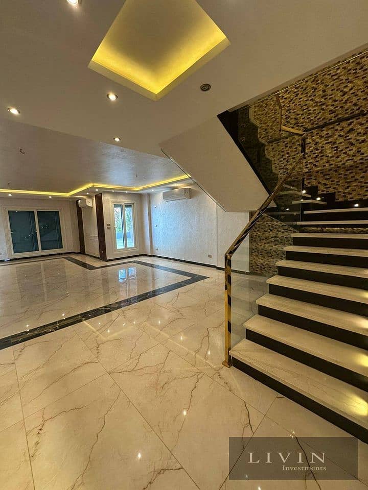 At the old price, 4-room garden villa, 208m, for sale, double view, in front of the Kempinski Hotel and Cairo Airport, in Taj City Compound. new cairo 0