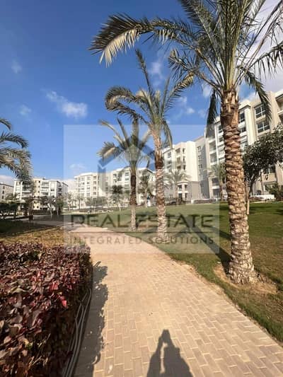 Apartment with garden with a 4,5 down payment Direct on land scape for sale in Hyde Park Compound