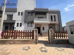 Town House for sale bua 450m - 550 garden El shorouk ( wesal views ) 0