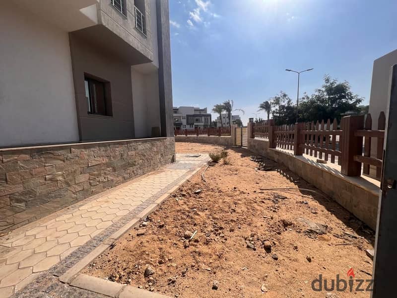 Town House for sale bua 450m - 550 garden El shorouk ( wesal views ) 1