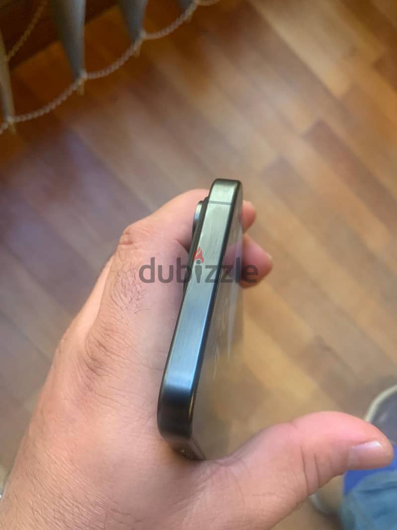 iphone 15 pro max Black titanium 3