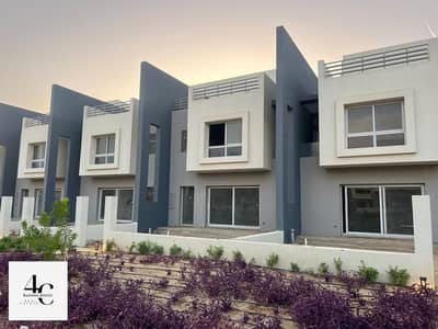 The lowest down payment town house208m available in hyde park new cairo 208m modern with possability of installments 4 bedrooms