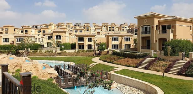 فيلا مستقلة لقطة للبيع متشطبة موقع مميز جدا و سعر مميز - New Cairo / Stone Park Compound