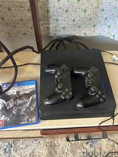 PS4 slim 500 GB with 2 Controllers