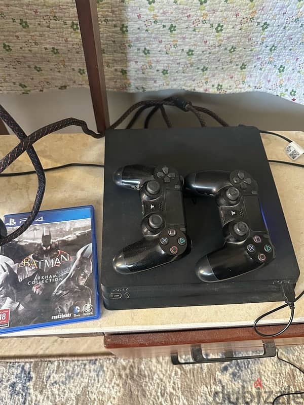 PS4 slim 500 GB with 2 Controllers 0